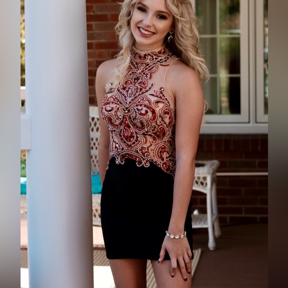 Alyse Paris Stunning Black and Red Embellished Mini Dress. Size 000 .